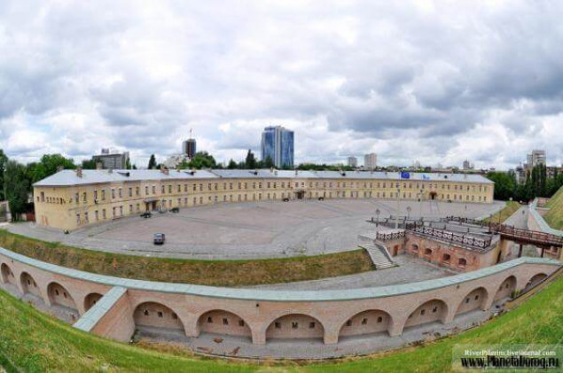 На земляних валах Київської фортеці вирубають кущі та покосять траву