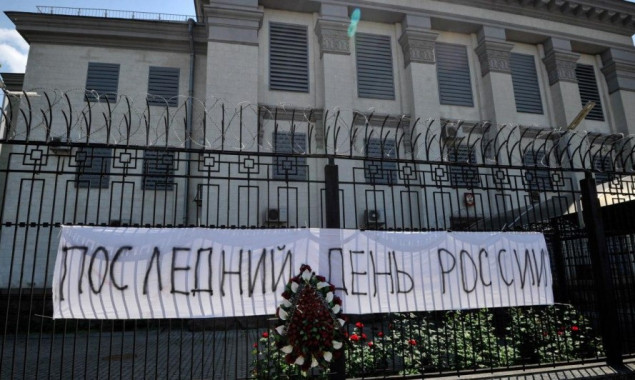 Київрада розірвала договір оренди землі під посольством росії та попросила уряд націоналізувати його будівлі