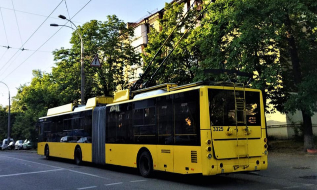 Рух тролейбусів, який було призупинено через ракетну атаку на столицю, відновлено