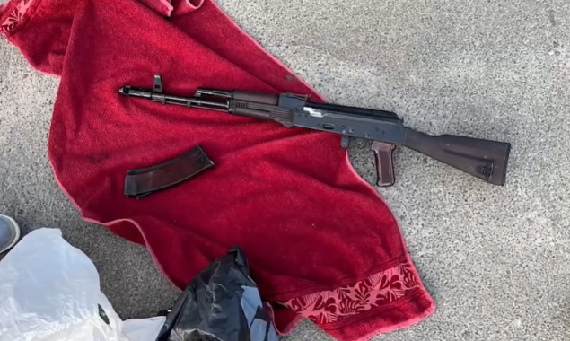 На Київщині жителя Ірпеня затримали при спробі продажу зброї (відео)