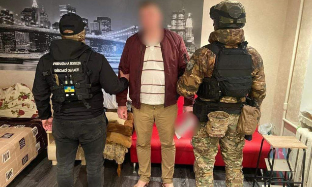 На Київщині затримали чоловіка, який вербував жінок для сексуальної експлуатації за кордоном