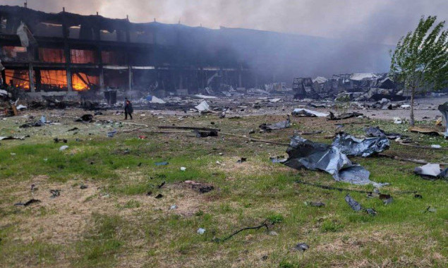 Внаслідок ракетного удару в Одесі знищено склад Червоного Хреста України (фото)