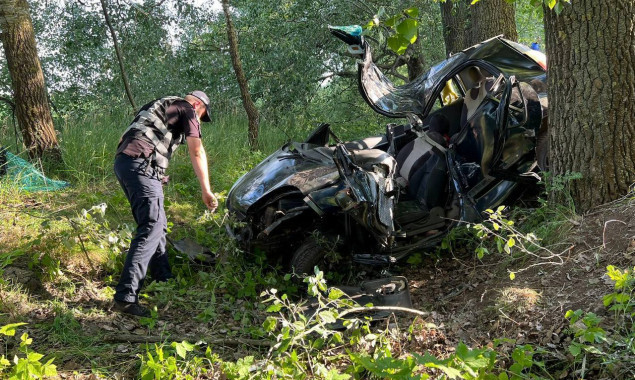 У Броварському районі внаслідок ДТП загинула водійка автомобіля, четверо дітей госпіталізовані