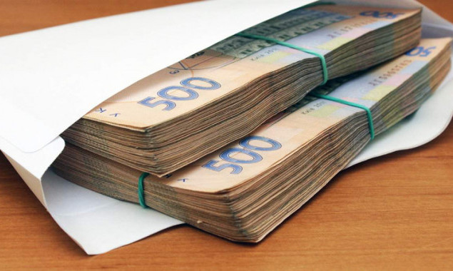 Приватбанк вкладе 1,35 млн гривень в конверти