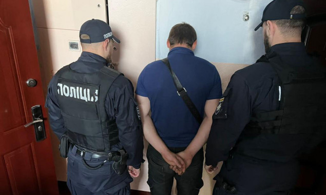 У Києві затримали псевдоволонтера, який привласнив понад 1 млн гривень внесків на допомогу ЗСУ (відео)