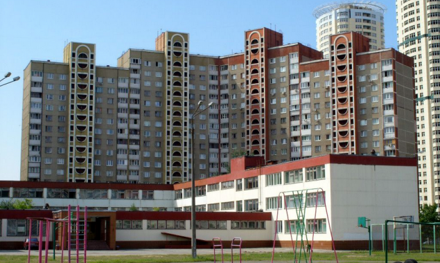 Покрівлю школи імені Володимира Кравчука на Троєщині планують відремонтувати за 2 млн гривень