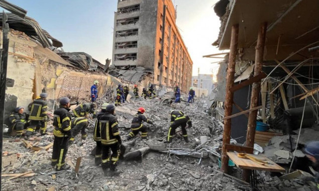 Ракетний удар по Краматорську: 8 загиблих, серед них діти, рятувальні роботи тривають