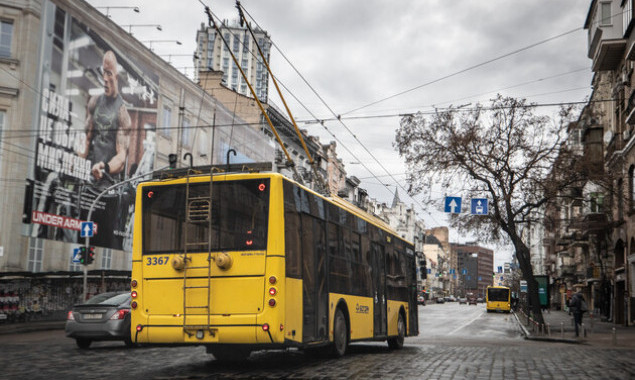 У Києві через ремонт дороги на проспекті Оболонський змінить рух низка маршрутів громадського транспорту