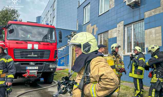 У Києві рятувальники евакуювали 60 осіб при ліквідації пожежі в поліклініці на Мостицькій 
