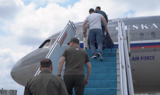 В Україну повертаються командири “Азову”, які після обміну полоненими перебували в Туреччині
