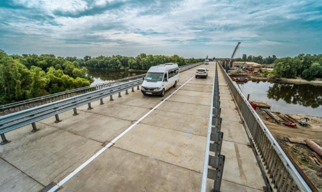 Відкрито рух тимчасовиим мостом, який полегшить транспортне сполучення Чернігівщини з Києвом