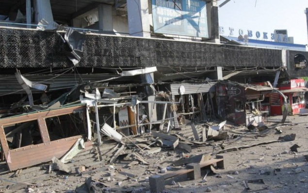 Окупанти Іскандерами знищили автовокзал у Дніпрі, руйнувань зазнали банк, готель, агрофірма, виробництво меблів, адмінбудівля та 2 житлових будинка (фото)