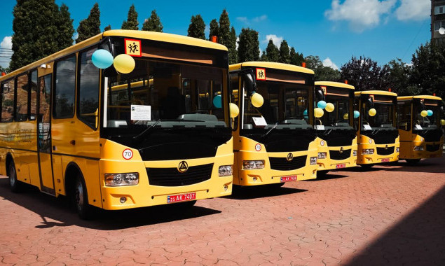 Громади Київщини отримали 10 нових шкільних автобусів