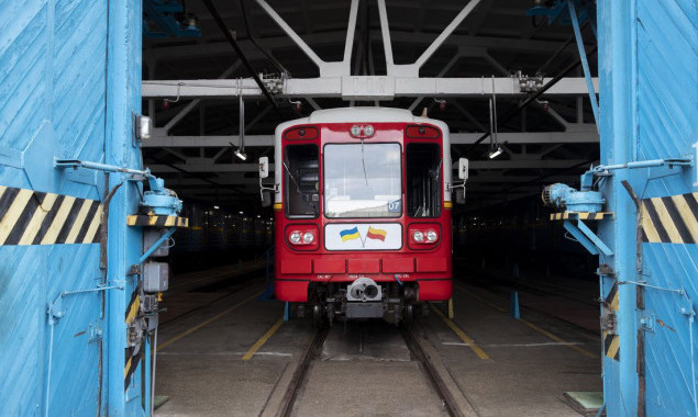 Столична підземка отримала ще 12 вагонів від варшавського метро (відео)