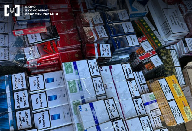 У Києві правоохоронці припинили діяльність 21 пункту продажу контрафактних сигарет