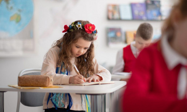 Учні, які перебувають за кордоном, вивчатимуть український компонент шкільної програми, – Денис Шмигаль