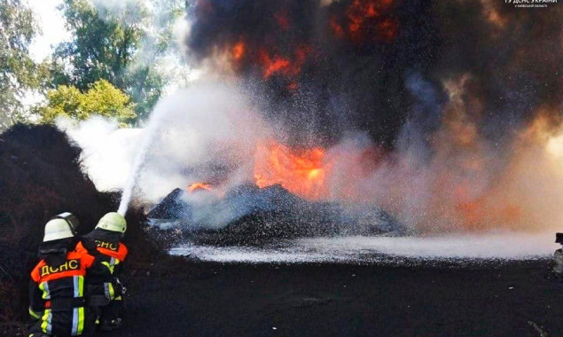 На Бориспільщині рятувальники ліквідували загорання цистерни з паливом (фото, відео)