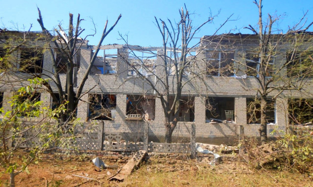 На Херсонщині внаслідок обстрілів росіян пошкоджено амбулаторію, житлові будинки та адмінбудівлі, поранено дитину
