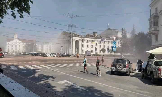 Ракетний удар по центру Чернігова: понад 100 людей постраждали, є загиблі
