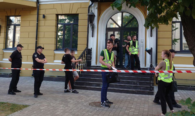У середмісті Києва припинили діяльність шахрайського call-центру на сто робочих місць 