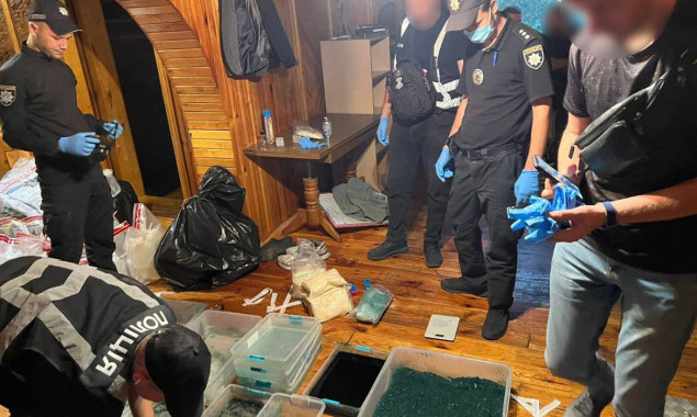 Столичні правоохоронці викрили шістьох осіб у збуті наркотичної солі Альфа-PVP