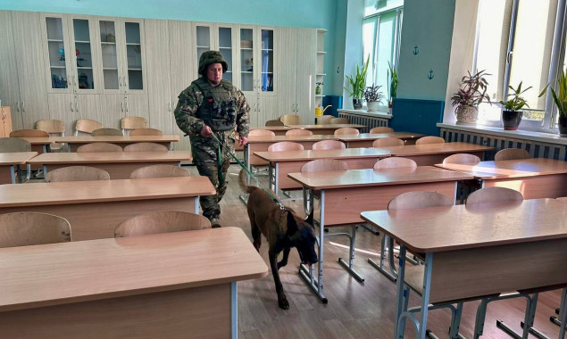 Поліцейські вкотре шукали вибухівку у школі на Київщині, інформація не підтвердилась