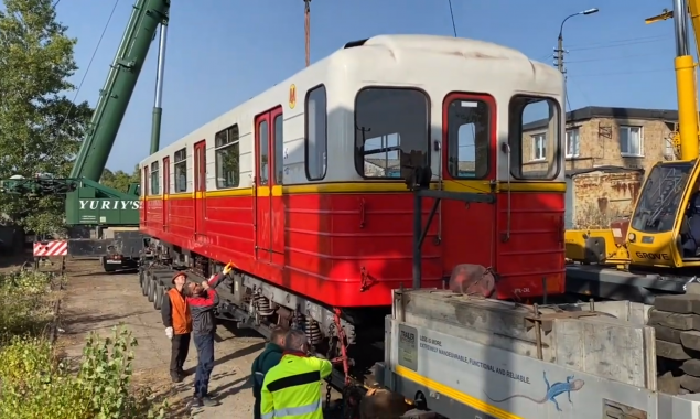 Ще 12 варшавських вагонів прибули до столиці (відео)