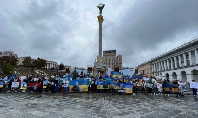 На Майдані Незалежності відбувається акція близьких та родичів полонених українських військовослужбовців
