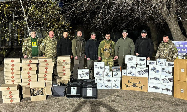 Представники Київщини передали бійцям 72-ї бригади 96 дронів та інше необхідне обладнання