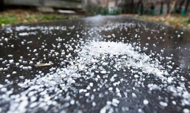 Для посипання доріг Подільського району закуплять солі на 10 млн гривень