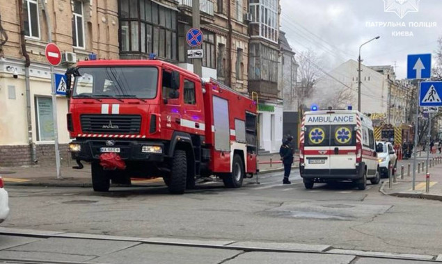 На столичному Подолі через пожежу перекрито рух на вулиці Костянтинівській