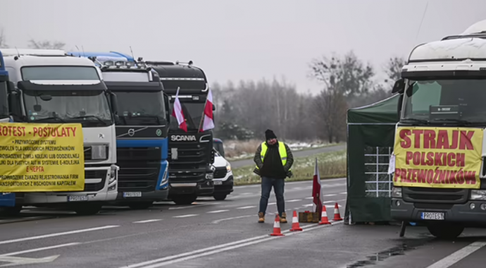 Рада звернулась до Польщі з проханням допомогти розблокувати кордон для перевізників