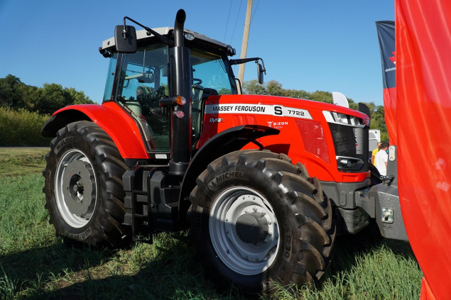 Тараща шукає постачальника трактора за майже 1 млн гривень