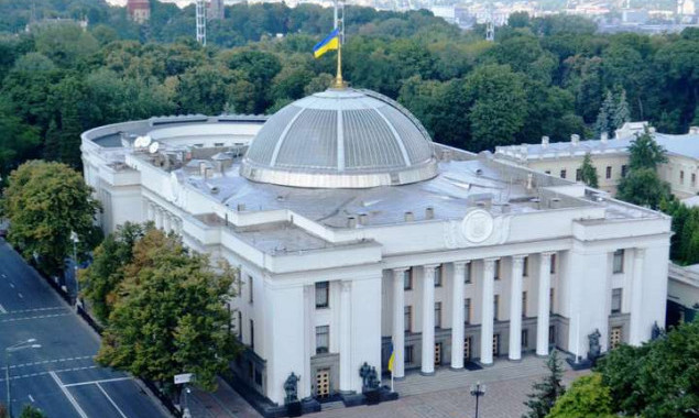 У київському офісі Комітетів ВРУ готуються відремонтувати покриття балконів, але можуть відмінити тендер на ремонт ліфтів