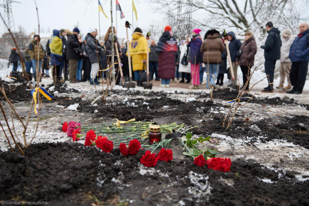 В столичному парку імені Максима Рильського заклали Алею пам’яти захисників України, які були страчені у ворожому полоні в Оленівці