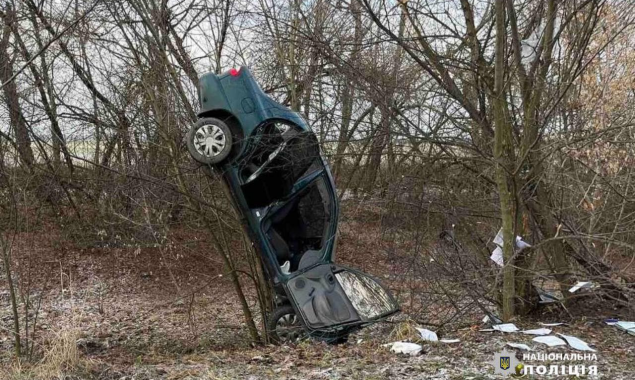 На Білоцерківщині перекинулась автівка: Загинула жінка (фото)