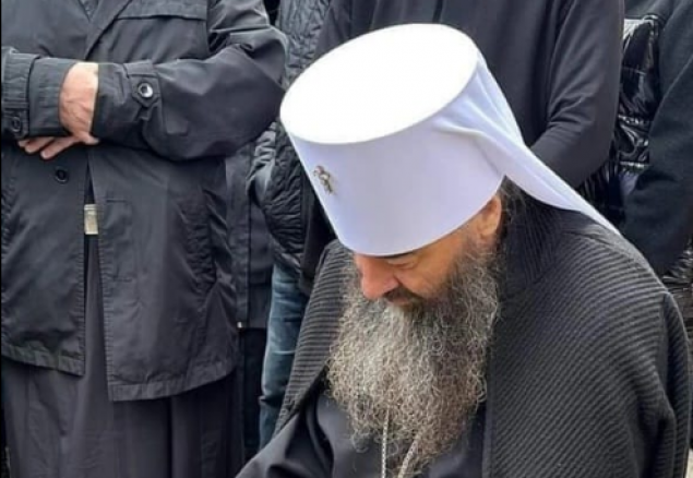 Машину митрополита Лонгина затримали на блокпості у Києві