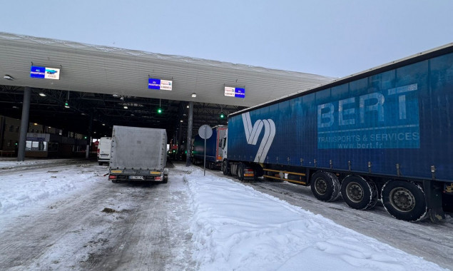На польському кордоні тисячі вантажівок очікують на в'їзд в Україну по 110 годин