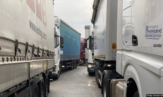 Румунські фермери блокують рух українських вантажівок через пункти пропуску “Сірет” та “Вікову-де-Сус”