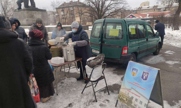 У Києві соціальний патруль від початку роботи роздав 8400 гарячих обідів