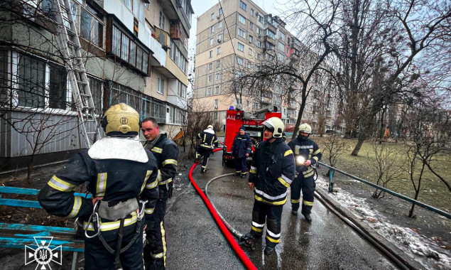 У Дніпровському районі Києва пожежа в багатоповерхівці забрала життя жінки