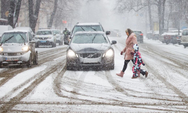 Найближчими днями у столиці очікується снігопад, дорожники закликають киян не їздити без діла