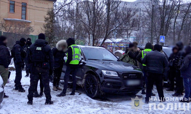 У Києві ліквідували угруповання, яке в комендантську годину постачало наркотики та повій для vip-клієнтів (фото, відео)