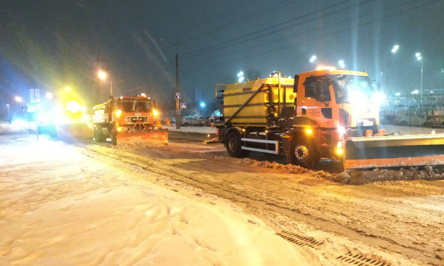 Снігопад у столиці ліквідували понад 400 одиниць техніки (відео)