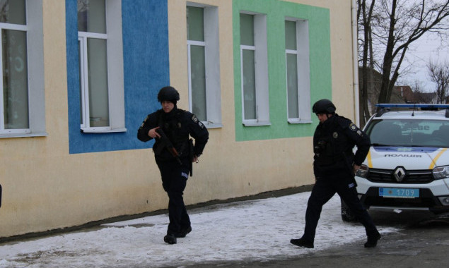 На Київщині у школах розпочали навчання перші офіцери служби освітньої безпеки