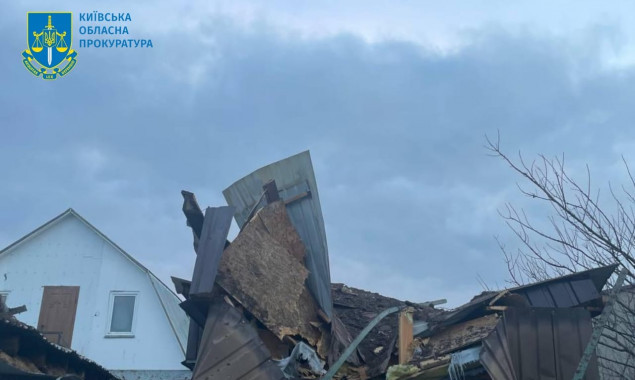 На Київщині внаслідок ракетної атаки пошкоджено 14 приватних та 2 багатоквартирних будинки