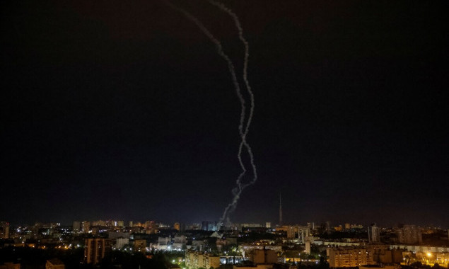 На Київщині через падіння уламків ракет пошкоджені 7 приватних будинків