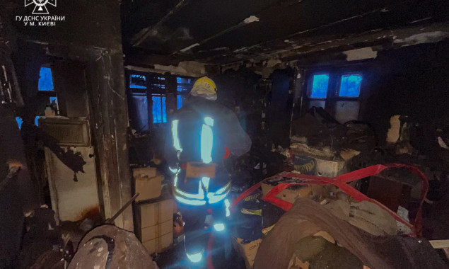 У Дніпровському районі рятувальники під час гасіння пожежі виявили тіло чоловіка