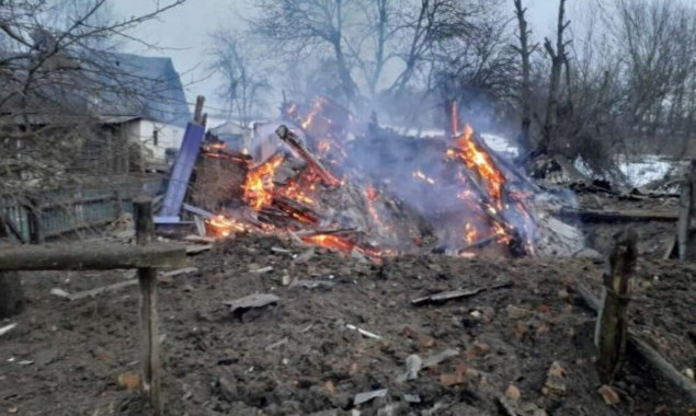 На Сумщині дрон з вибухівкою влучив в житловий будинок, в якому знаходились 5 мирних мешканців 