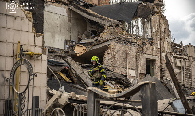 У Києві рятувальники завершили розбір завалів після ракетної атаки російських терористів